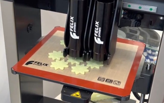 The FELIX 3D printer producing cookies in the form of stars.
