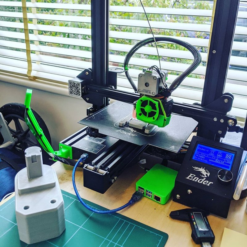 Creality Ender 3 V2, 3D Printer, With Tons Of Extras