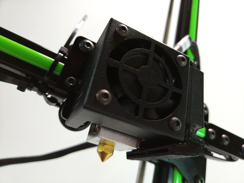 The Anet E12 has a 0.4 mm nozzle, giving you the best balance between speed and detail.