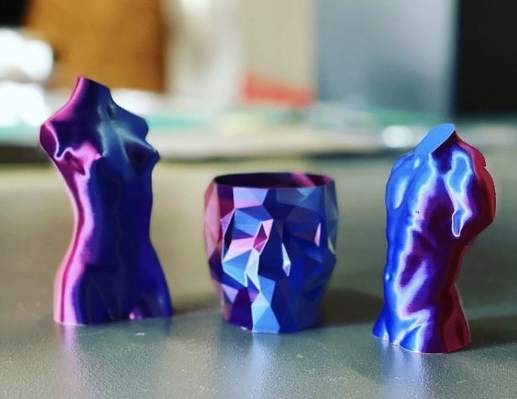 a different colour models printed on the Creality Ender-3 S1 3D printer 