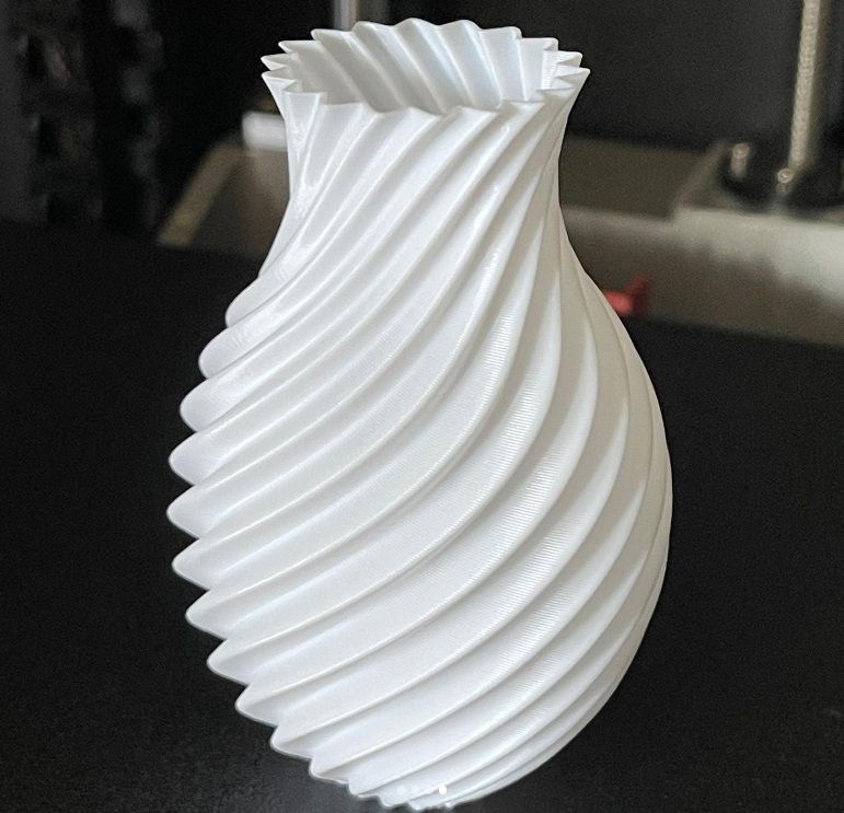 A sample vase model printed by the Creality Sermoon D3 3D printer.