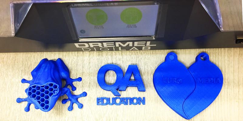 blue the frog and the heart printed on the Dremel 3D45 3D printer