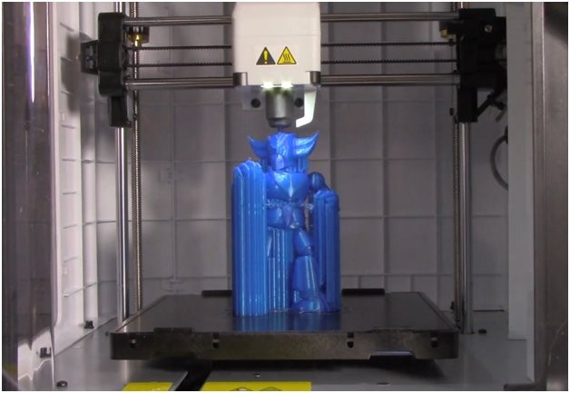 A blue model knight printed on the Flashforce Adventurer 3 Pro 3D printer