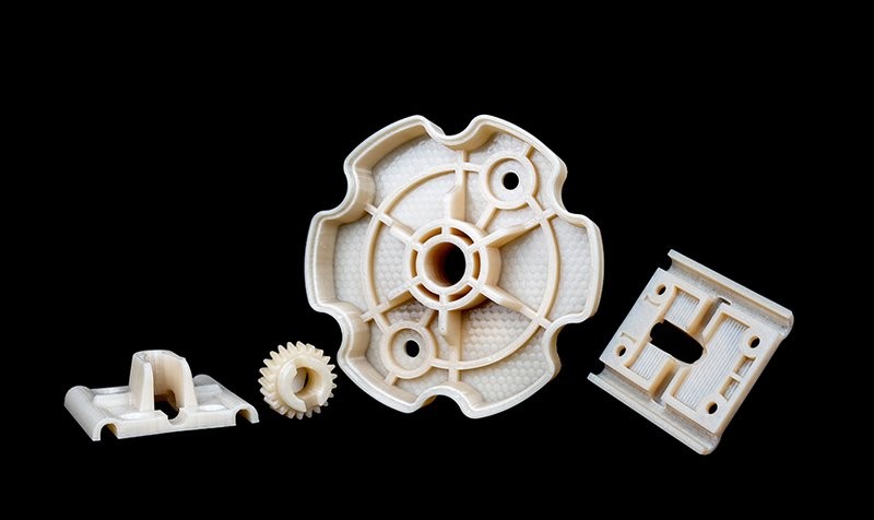 otro modelo blanco impreso en la impresora 3D Flashforge Creator 4