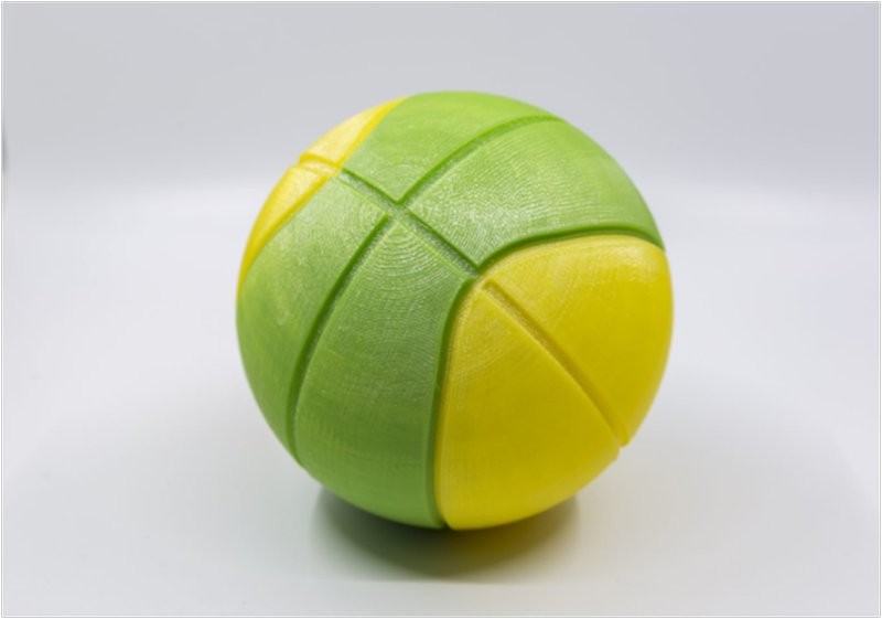 a different color ball printed on the Flashforge Creator 3 Pro