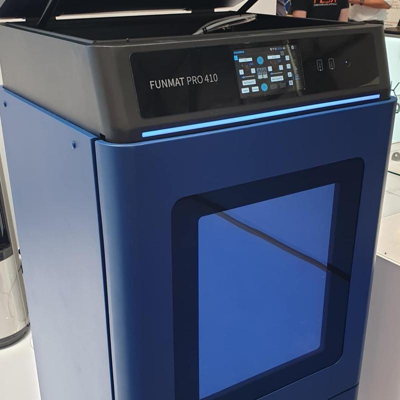 los controles de la impresora 3D Intamsys Funmat Pro 410