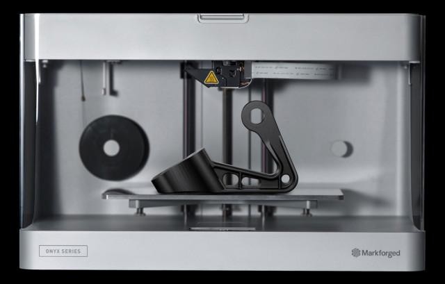 The Markforged X5 has two nozzles of 0.4 and 0.9 mm in diameter, giving you the best balance between speed and detail.