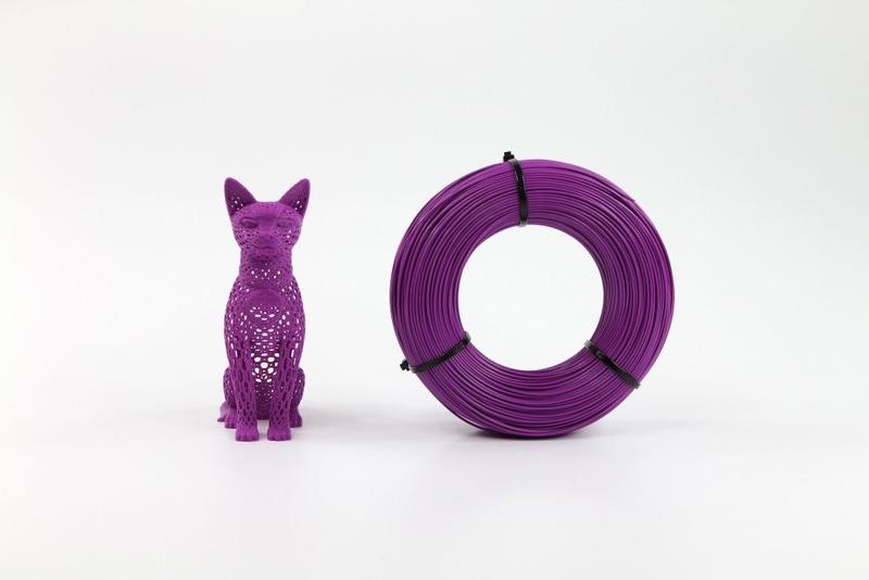 The Optimus 3d printer prints with 1.75 mm filament, providing you with a wide choice of materials and high design flexibility.