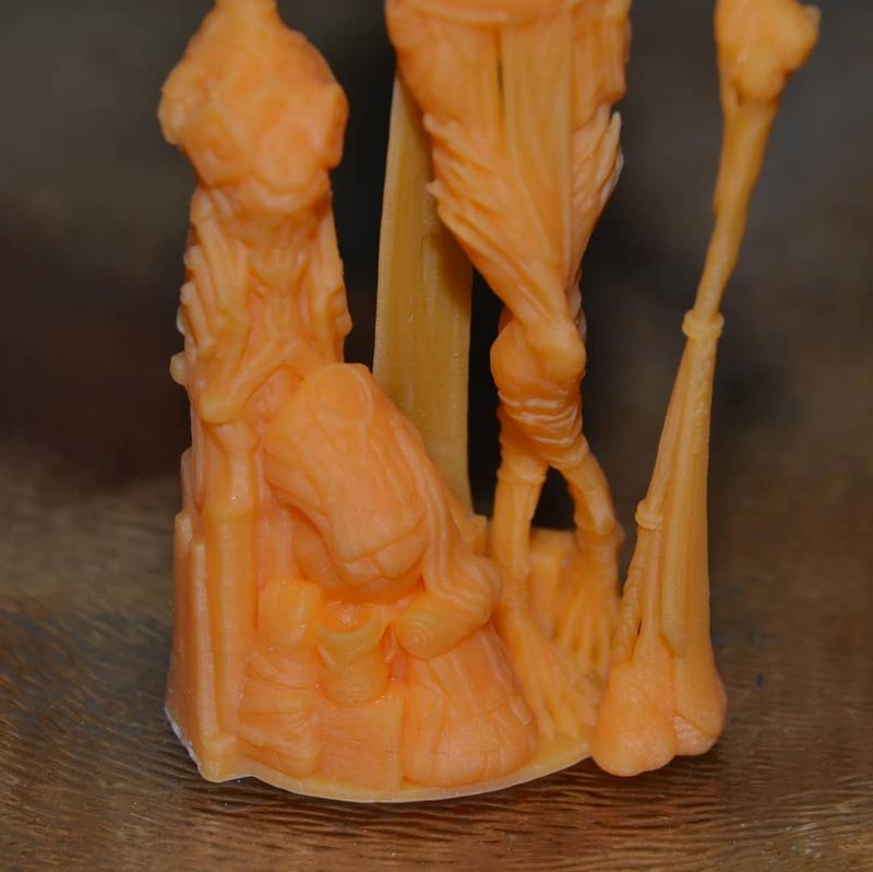  detailed Serpentine Merchant in Prusa Orange Solid resin at 0,025 mm layer height. It came out really accurate and polished. Have a look at its precise details.