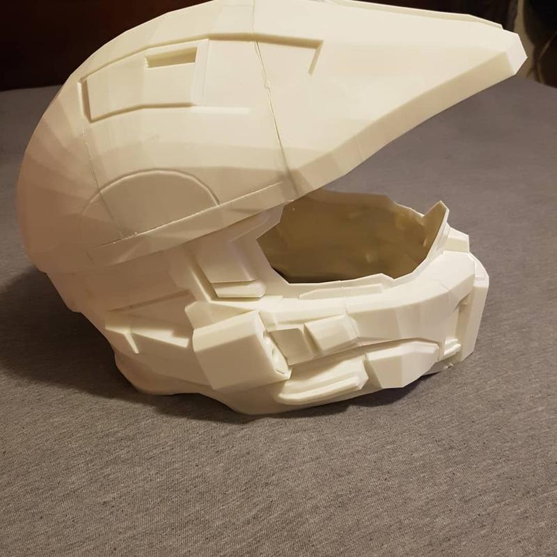 The build area of 9.1 x 5.9 x 5.9 inches (230 x 150 x 150 mm) lets you print just about anything, even a powerful Millenium Falcon or a custom Cosplay helmet.
