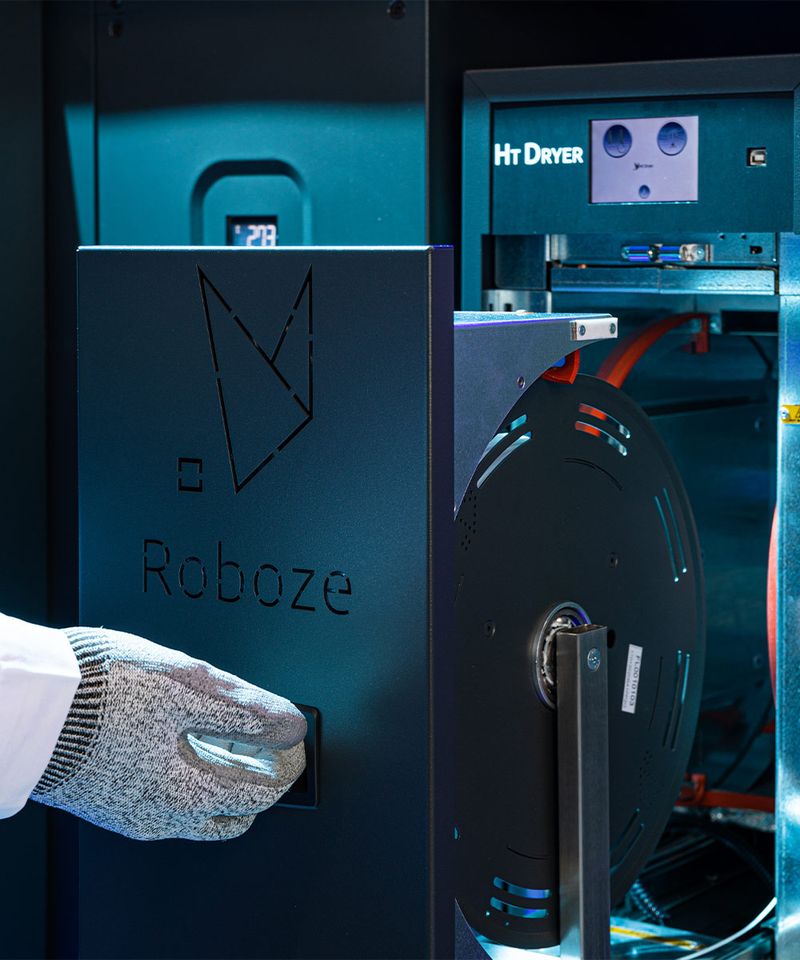 The integrated HT filament dryer of the Roboze ARGO 1000 3D printer.