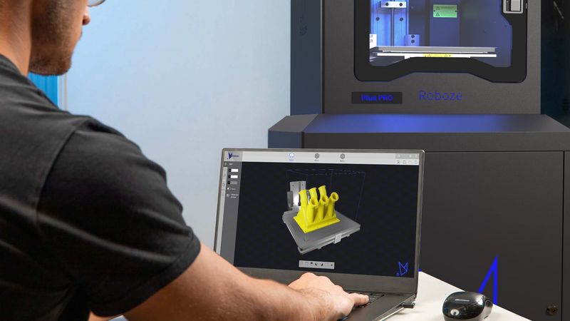 The operating process of the Roboze Plus PRO 3D printer.