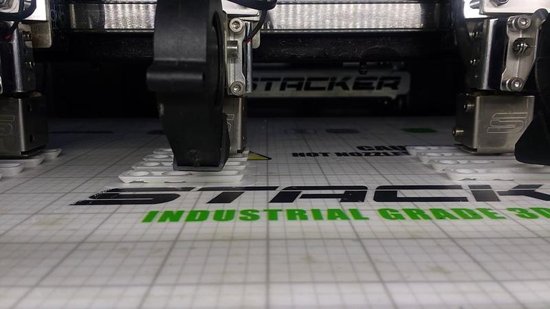 The Stacker S4 is equipped with an aluminum, heated print bed