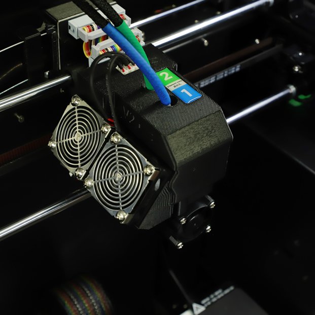 un extrusor doble en la impresora 3D Tiertime UP300D