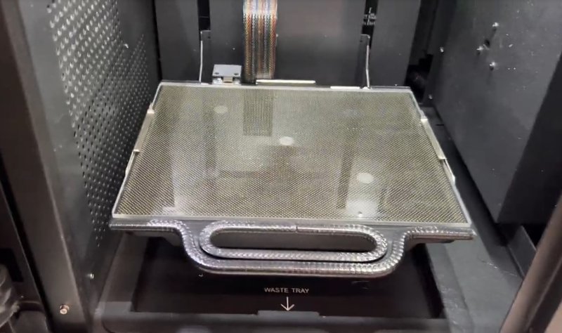 una placa de impresión en la impresora 3D Tiertime UP300D
