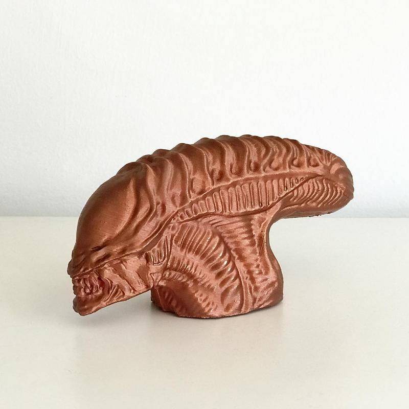 This 3D printed alien is rich in details and shows high accuracy and great print quality.