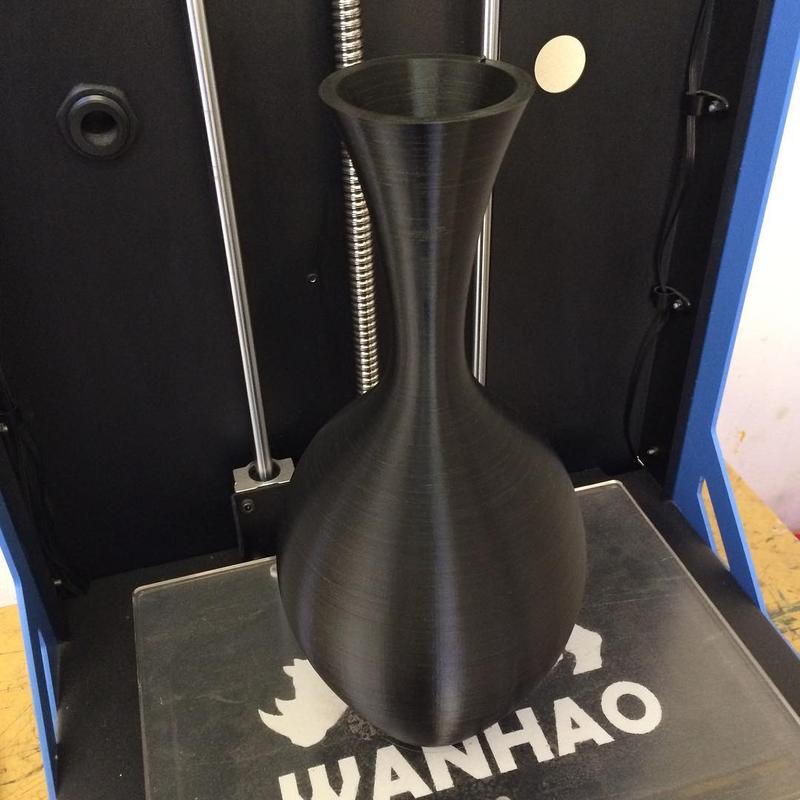 Wanhao Duplicator 5S 3d printer prints the model of vase