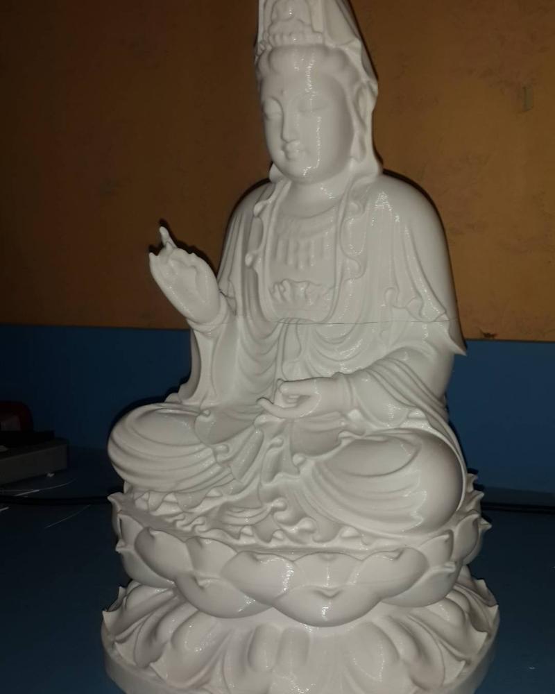 diese Statue der barmherzigen Göttin Kwan Yin