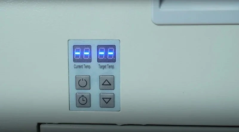Temperature control panel of creatbot d600 pro2 hs 3D printer, displaying current and target temperatures with buttons for adjustments.