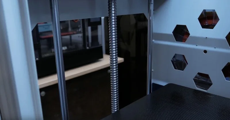 Creatbot F430 3D printer interior showcasing hexagonal patterns, metal guide rod, and print bed; for precise 3D printing of complex parts.