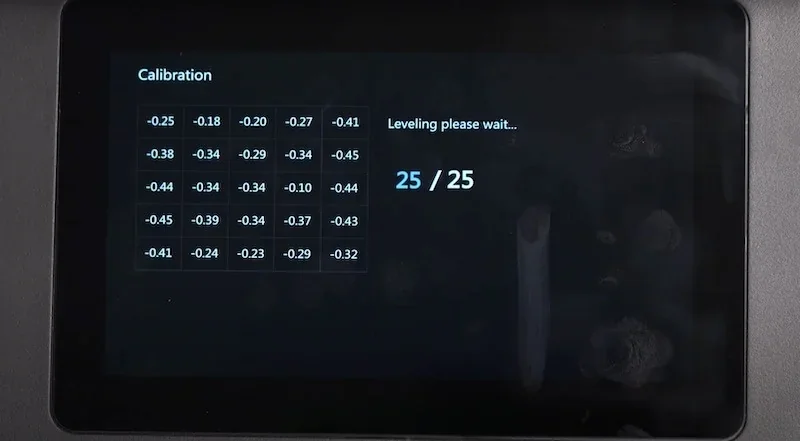 Flashforge Guider 3 Ultra calibration screen with leveling data displayed, indicating 25/25 adjustments completed.