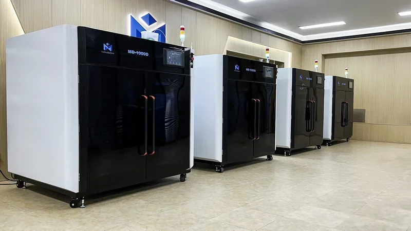 Four large Mingda MD-1000D 3D printers lined up in a well-lit room with wooden walls showcasing advanced industrial design and branding.