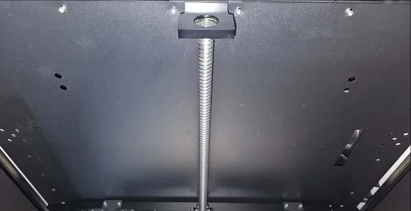 Mingda MD-400D 3D printer's internal structure highlighting a vertical threaded rod and metal frame components.