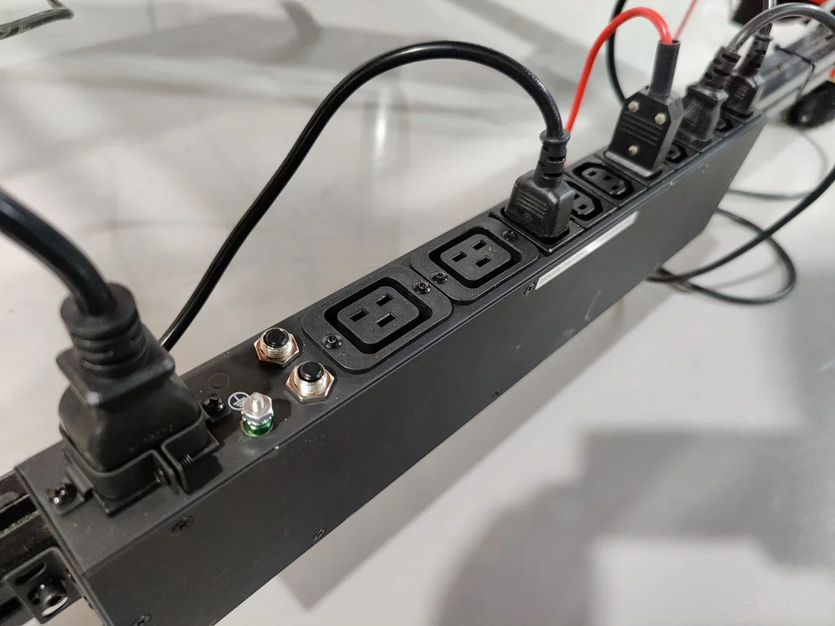 Power strip with multiple cables connected, likely part of the Modix Big 120x 3D printer setup.