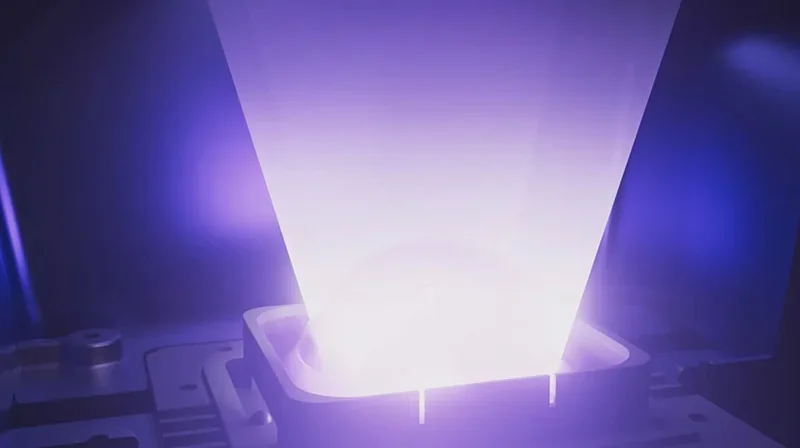 Phrozen Sonic CS+ projecting UV light for precise 3D printing, highlighting its advanced optical system.