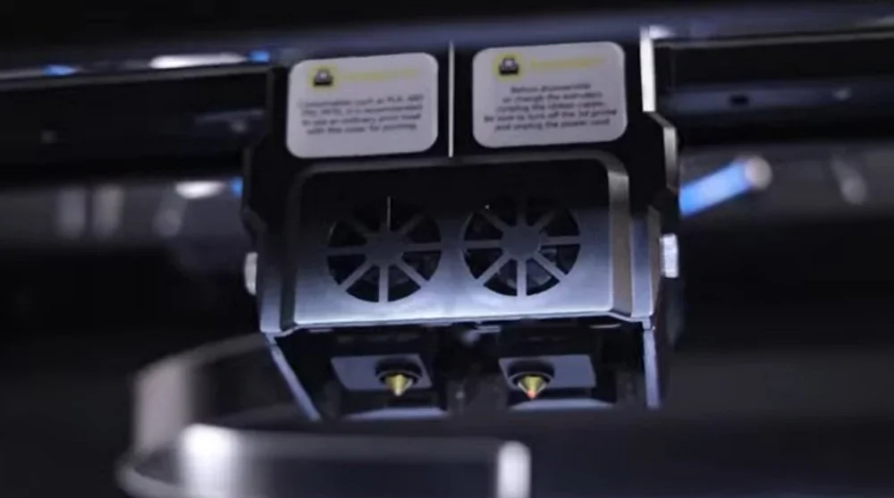 qidi i-fast 3D printer nozzle close-up with dual extrusion setup, fans, and detailed labeling.