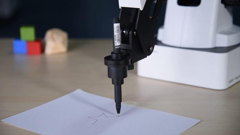 DOBOT Magician Basic Model Arm write on paper