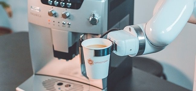 una máquina de café a prueba en el Ufactory Lite 6