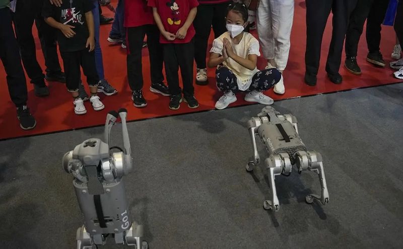 El robot cuadrúpedo Unitree Robotics Go1 Air es una increíble mascota biónica que le hará compañía allá donde vaya. Sin duda será de gran interés tanto para niños como para adultos.